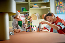 Load image into Gallery viewer, LEGO Marvel 76342 Spider-Man vs. Mysterio: The Daily Bugle