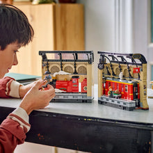 Load image into Gallery viewer, LEGO Harry Potter 76450 Book Nook: Hogwarts Express