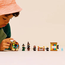 Load image into Gallery viewer, LEGO Harry Potter 76460 Hogwarts Castle: Sorting Hat Ceremony